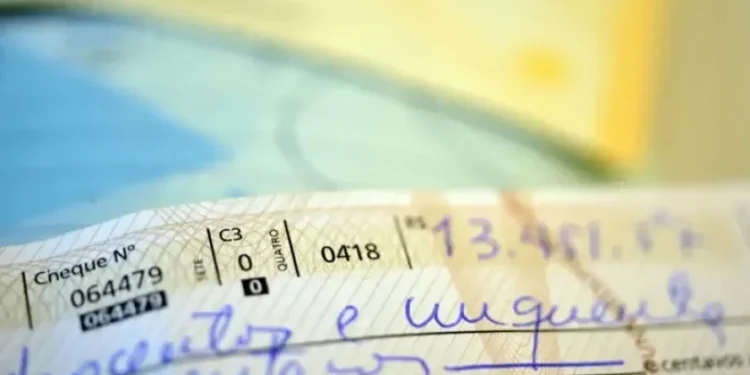 Uso de cheques no Brasil cai 95% em quase 30 anos, diz Febraban