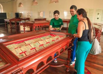 Teatro Amazonas e Palacete Provincial reabrem para visitação do público