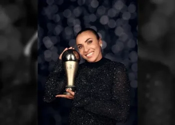 FIFA homenageia Marta, que dará nome a novo prêmio do futebol feminino