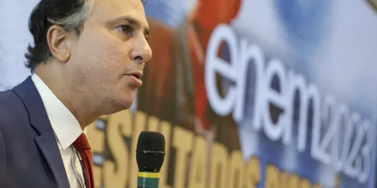 Alunos do 3º ano vão receber incentivo financeiro para fazer Enem