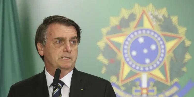 CGU conclui que certificado de vacinação de Bolsonaro contra Covid-19 é falso
