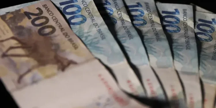 Isenção do IR para quem ganha até dois mínimos sai neste mês