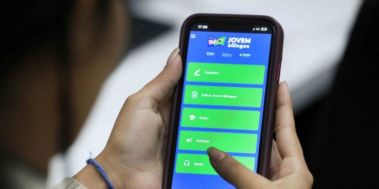 Projeto Jovem Bilíngue abre inscrições para 1 mil bolsas em cursos de inglês