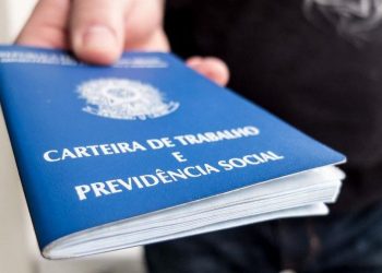 Taxa de desemprego cai para 7,8% em 2023, menor número em nove anos