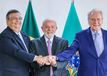 Lewandowski assume Justiça e diz que dará continuidade ao trabalho de Dino