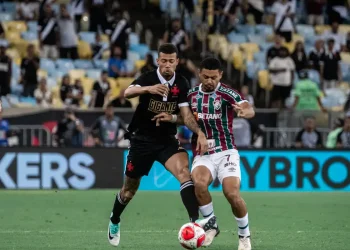 Fluminense e Vasco ficam no 0 a 0 em jogo com arbitragem confusa