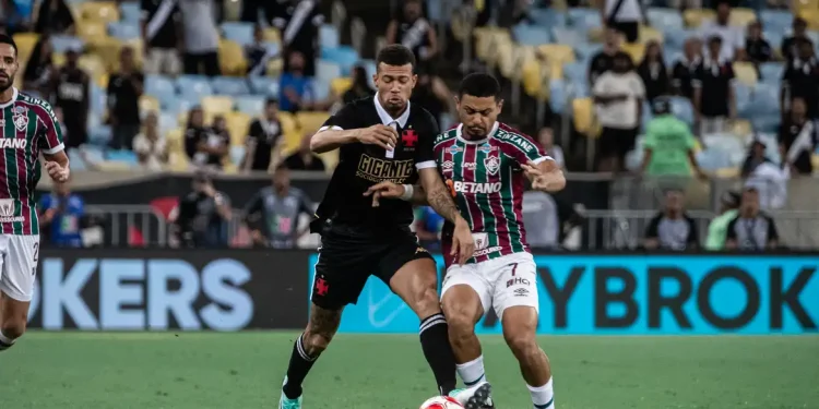 Fluminense e Vasco ficam no 0 a 0 em jogo com arbitragem confusa