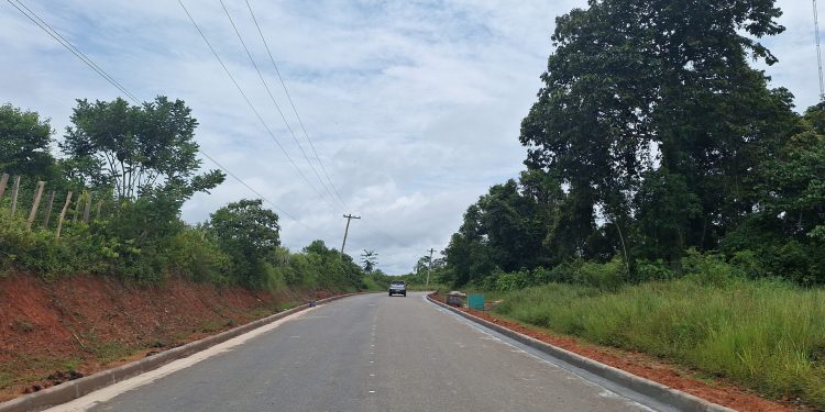 Construção da estrada Coari-Itapeua avança na zona rural de Coari