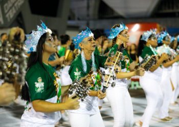 Carnaboi traz mais de 30 artistas do Caprichoso e Garantido se revezando em dois dias de festa