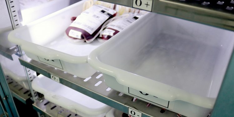 Estoque de sangue do Hemoam despenca pela metade em semana pré-Carnaval