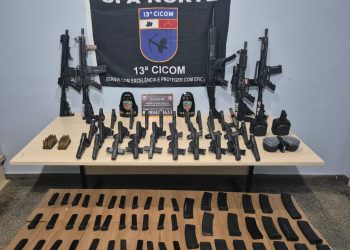 Fuzis, pistolas e munições: veja detalhes da maior apreensão de armas registrada no Amazonas