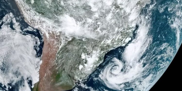 Ciclone Akará perde força e retorna a estágio de depressão tropical