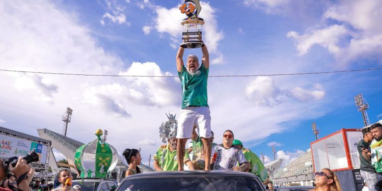 Aparecida se consagra tricampeã do Grupo Especial das escolas de samba de Manaus