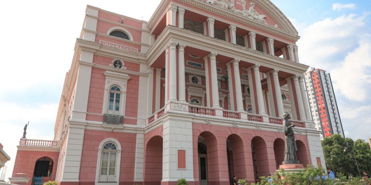 Teatro Amazonas retoma programação e anuncia datas de espetáculos para fevereiro
