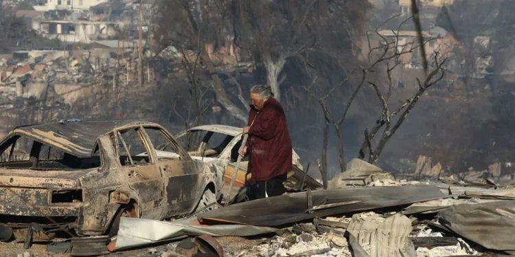 Sobe para 112 o número de mortos em incêndios florestais no Chile