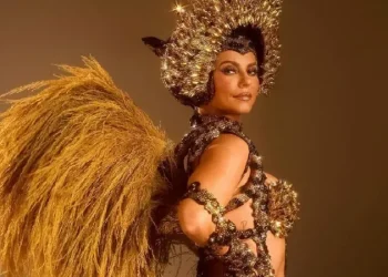 Paolla Oliveira celebra memes sobre sua fantasia de onça em desfile