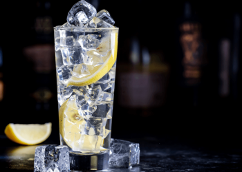 Vodka com energético: médico explica efeitos e perigos da mistura