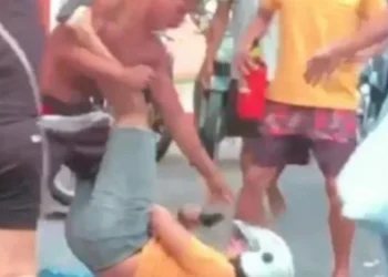 VÍDEO: policial militar atira em homem após ser agredido em Manacapuru