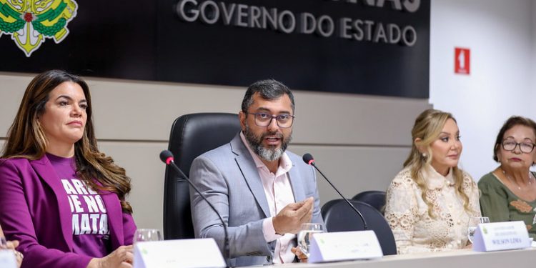Wilson Lima assina ordem de serviço para início das obras da Casa da Mulher Brasileira