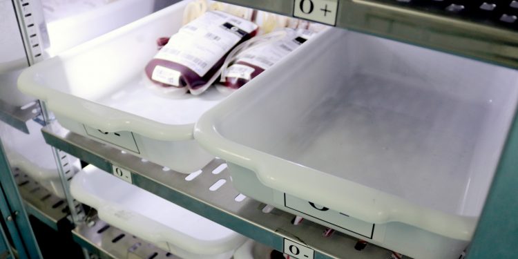 Estoque de sangue no Hemoam volta a ficar crítico e hemocentro convoca doadores