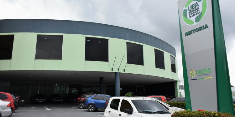 UEA divulga edital e matrícula da 3ª chamada do Vestibular e SIS 2023