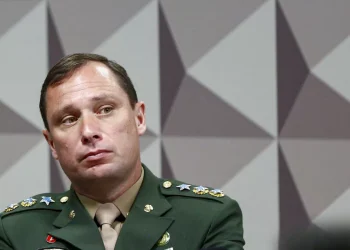 Mauro Cid sugere ter sido coagido pela PF e deve ser ouvido de novo