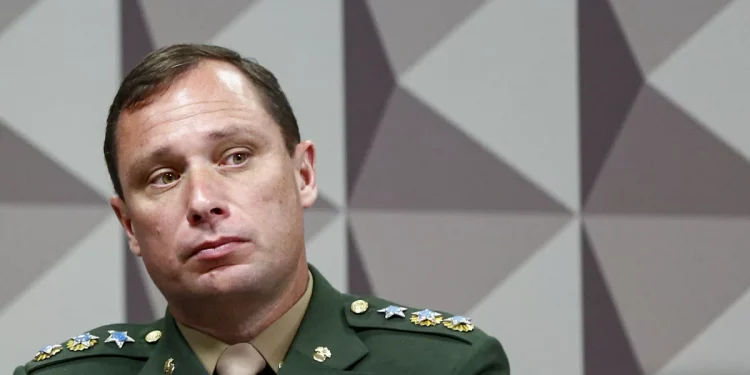 Mauro Cid sugere ter sido coagido pela PF e deve ser ouvido de novo