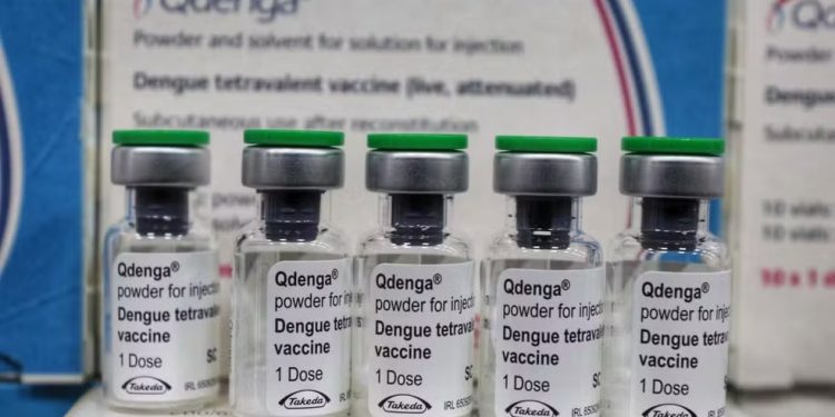 Crianças vacinadas contra dengue devem ficar em observação após aplicação do imunizante