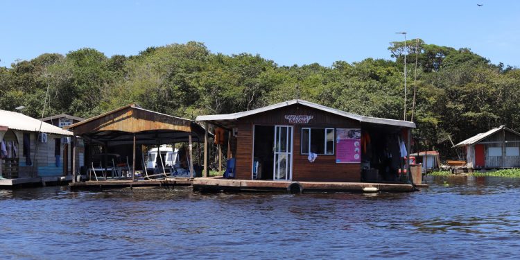 Defensoria obtém decisão que suspende ordem de retirada de flutuantes do Tarumã