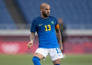 Daniel Alves paga fiança e deve sair da prisão na Espanha