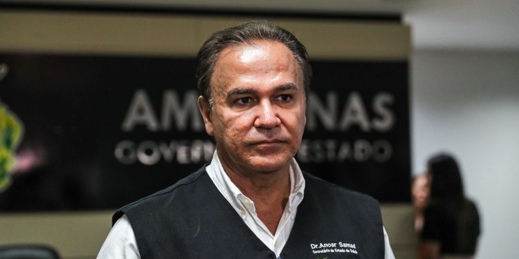 Anoar Samad entrega cargo de secretário de Saúde e Nayara Maksoud assume pasta