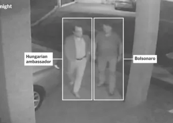 Bolsonaro tem 48 horas para explicar permanência na Embaixada da Hungria