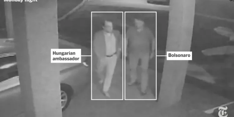 Bolsonaro tem 48 horas para explicar permanência na Embaixada da Hungria