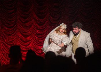 ‘Cabaré Chinelo’ tem duas sessões no Teatro Amazonas nesta sexta-feira (22)