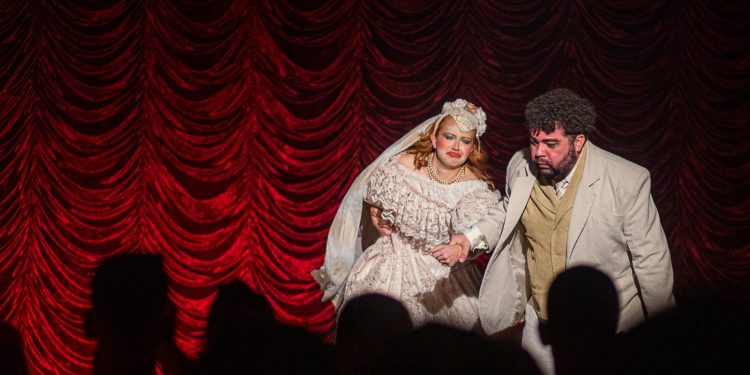 ‘Cabaré Chinelo’ tem duas sessões no Teatro Amazonas nesta sexta-feira (22)