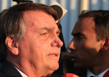 Bolsonaro diz ao STF que seria ‘ilógico’ pedir asilo a embaixador