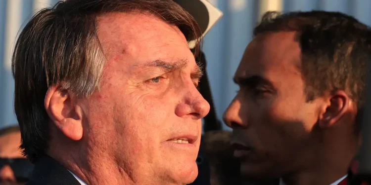 Bolsonaro diz ao STF que seria ‘ilógico’ pedir asilo a embaixador