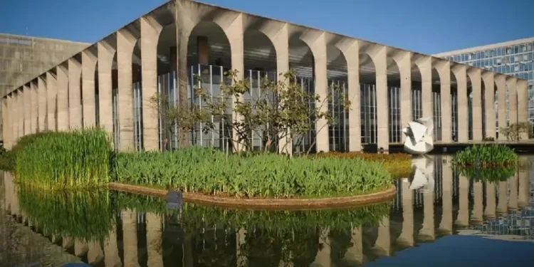 Embaixador húngaro fica em silêncio sobre visita de Bolsonaro