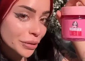 Influenciadora Xehli G diz vender a própria menstruação; saiba por que é proibido