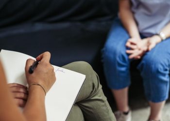 Deputado propõe selo à empresa que contratar dependentes químicos no AM