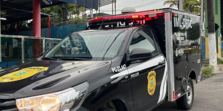 Feto é encontrado dentro de banheiro de escola técnica em Manaus