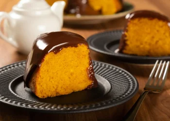 Leite no bolo de cenoura? Saiba o porquê não é recomendado