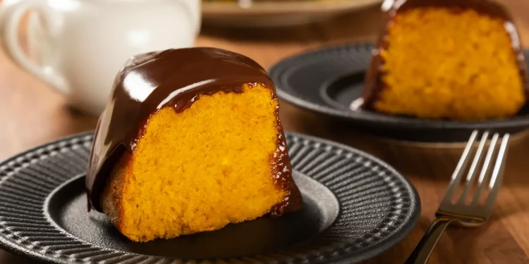 Leite no bolo de cenoura? Saiba o porquê não é recomendado