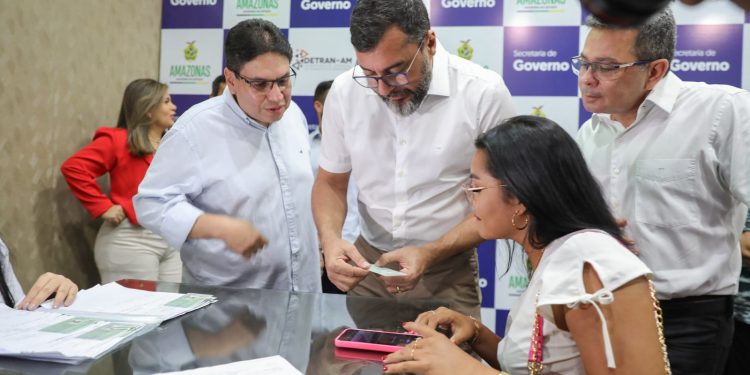 Governador Wilson Lima entrega mais de 200 habilitações do projeto CNH Social