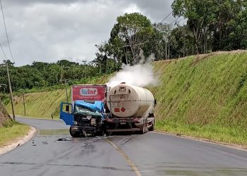 VÍDEOS: Acidente entre caminhão baú e caminhão-tanque de gás interdita AM-010