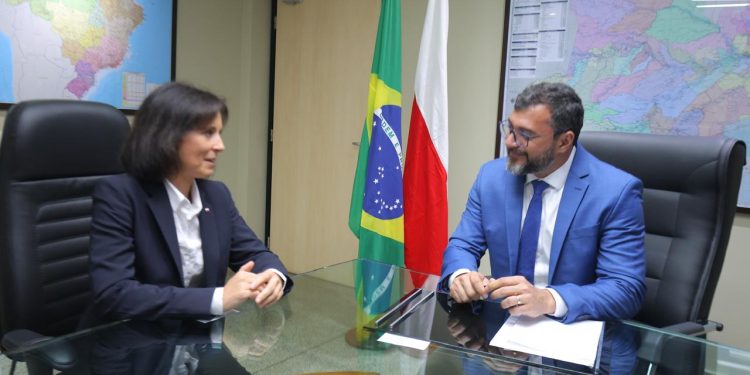 Wilson Lima apresenta mercado de carbono e iniciativas sustentáveis do AM à embaixadora polonesa