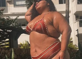 Filha de Arlindo Cruz expõe gordofobia após fotos de biquíni na web: ‘Palhaçada’