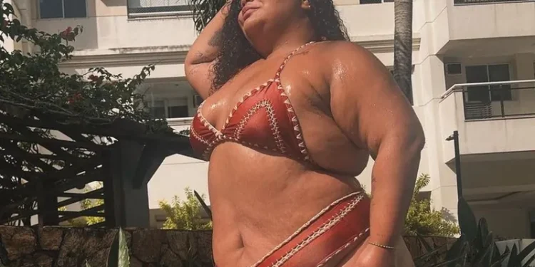 Filha de Arlindo Cruz expõe gordofobia após fotos de biquíni na web: ‘Palhaçada’
