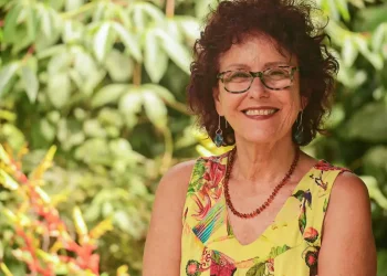 Justiça liberta donos dos cães que atacaram a escritora Roseana Murray