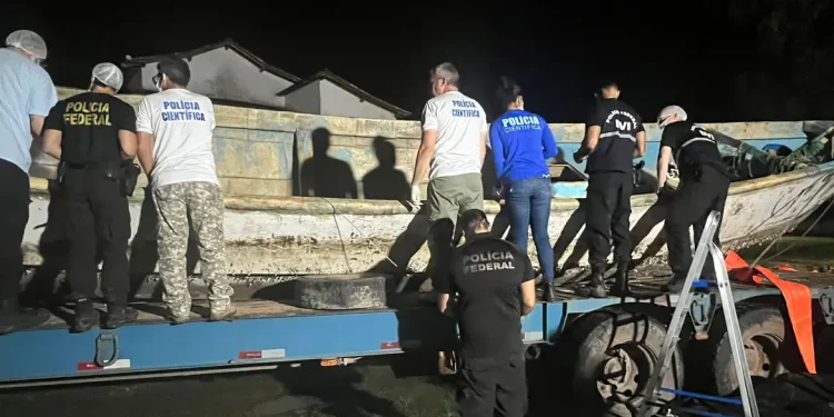 PF diz que corpos achados em embarcação no Pará são de africanos